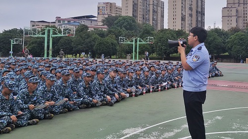 民警宣讲.jpg